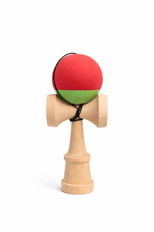 Kendama Rubber V3 Rosu-Verde  – Rubber Grip, Ață Lungă cu Rulment, Balance Hole