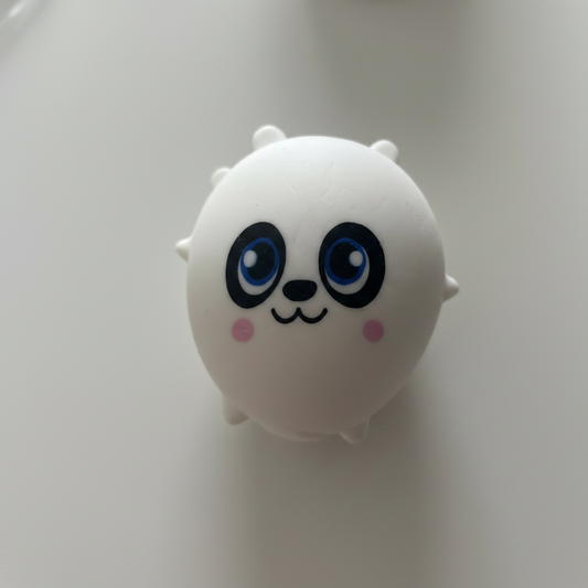 Jucărie squishy panda albă cu ochi albaștri mari